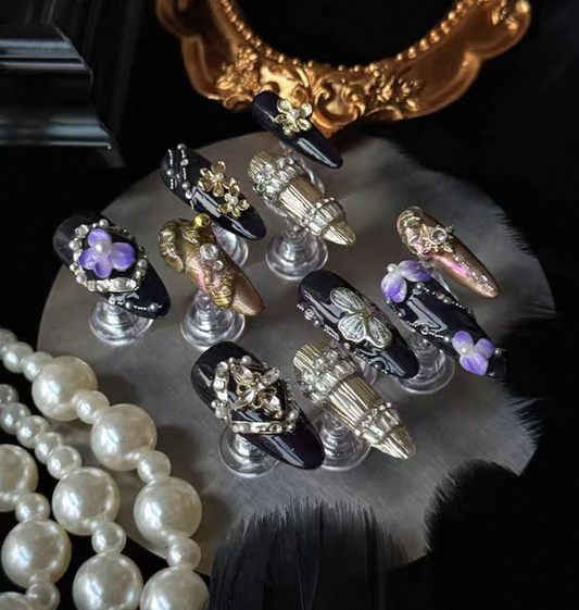 Charme Atelier - Black and Gold Elegance - Customizable Handcrafted Press On Nails