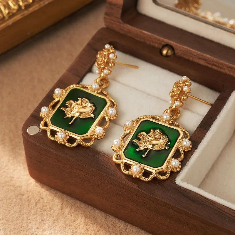 Retro Style Pearl Flower Earrings - Elegant Charme