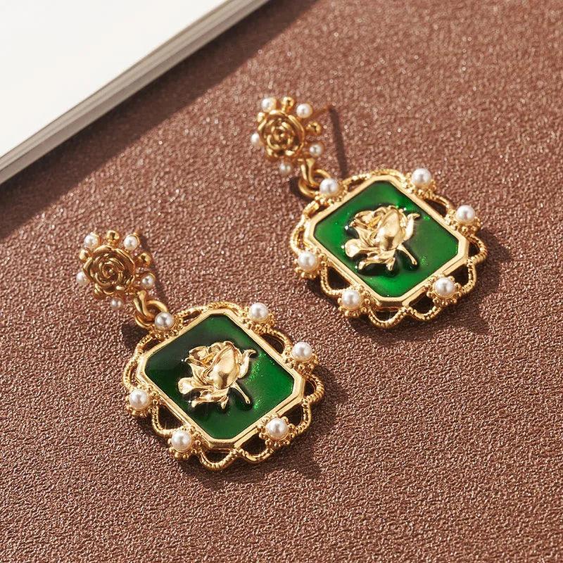 Retro Style Pearl Flower Earrings - Elegant Charme