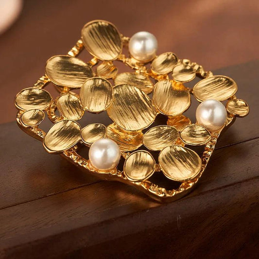 Gold Pearl Niche Design Brooch - Elegant Charme