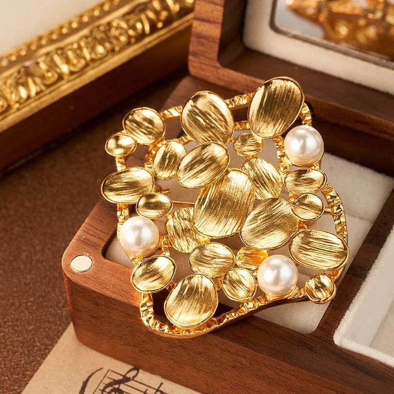 Gold Pearl Niche Design Brooch - Elegant Charme