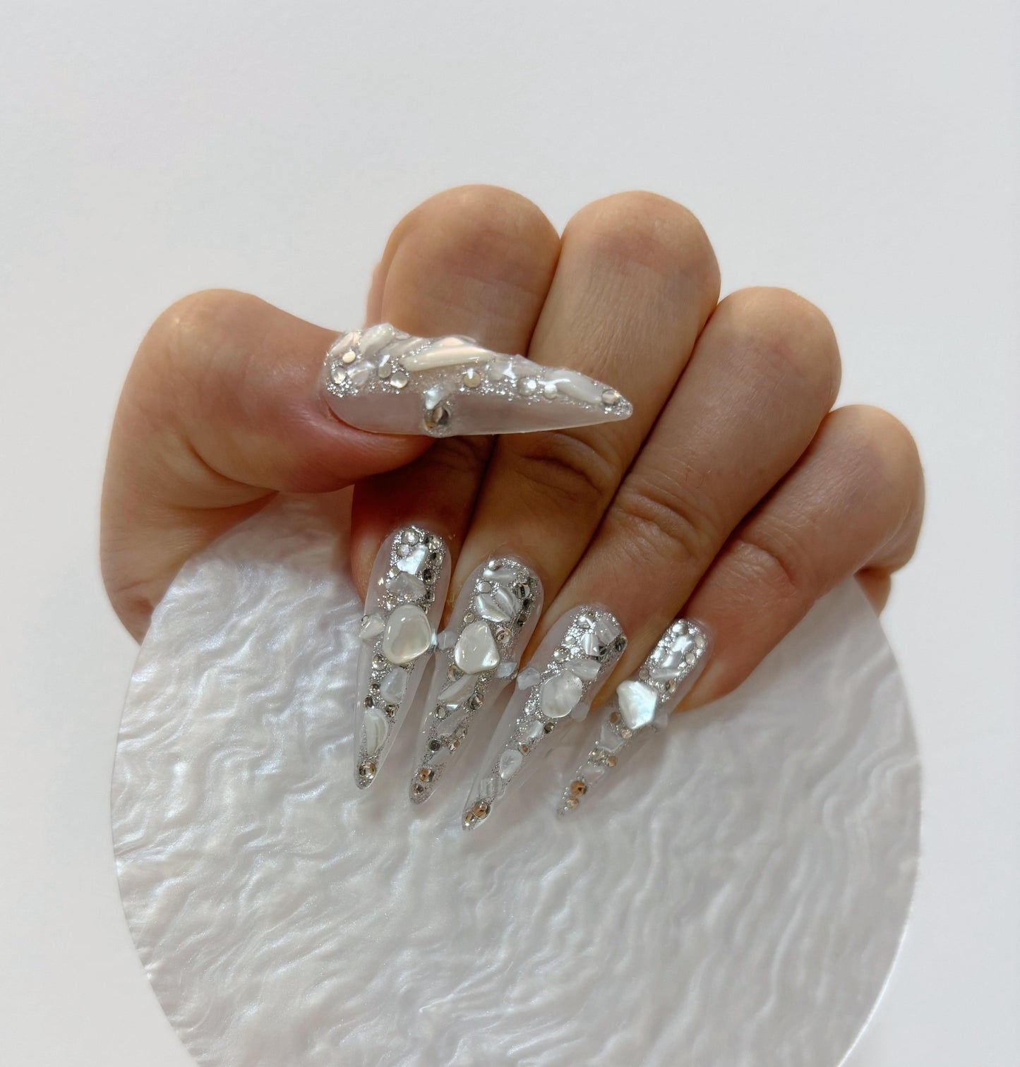 Silver Pearl Luxe Nail - Elegant Charme
