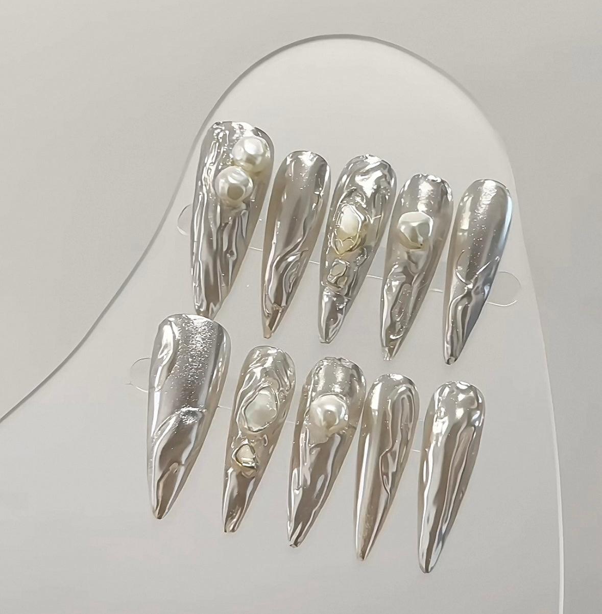Daily Chic - Silver Pearl Elegance - Customizable Handcrafted Press On Nails