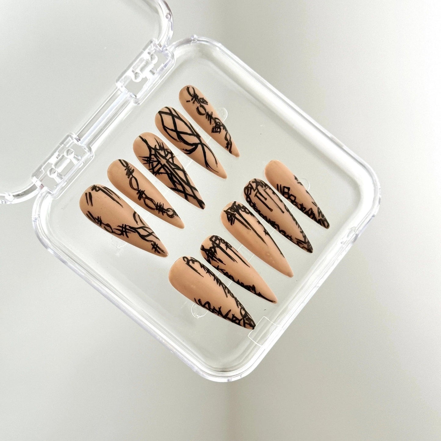 Abstract Noir Art Nail - Elegant Charme