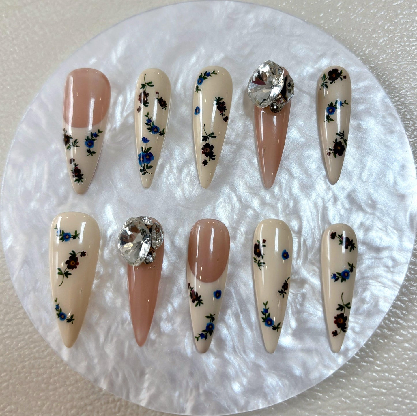 Floral Garden Nail - Elegant Charme