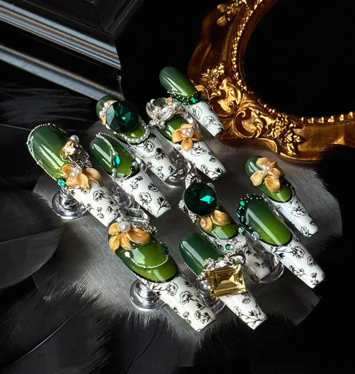 Charme Atelier - Green and Floral - Customizable Handcrafted Press On Nails