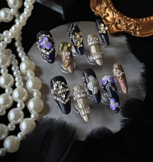 Charme Atelier - Black and Gold Elegance - Customizable Handcrafted Press On Nails