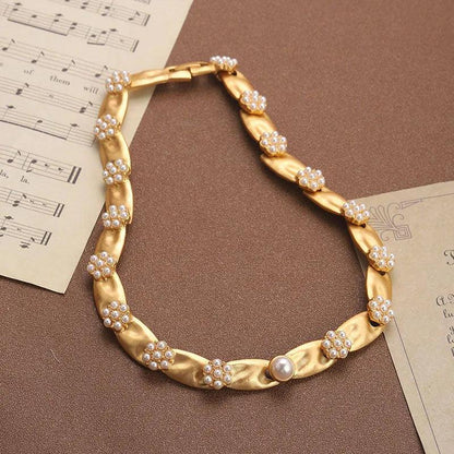 French Flower Pearl Gold-Plated Necklace - Elegant Charme