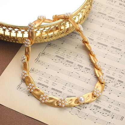 French Flower Pearl Gold-Plated Necklace - Elegant Charme