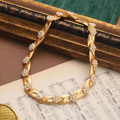 French Flower Pearl Gold-Plated Necklace - Elegant Charme
