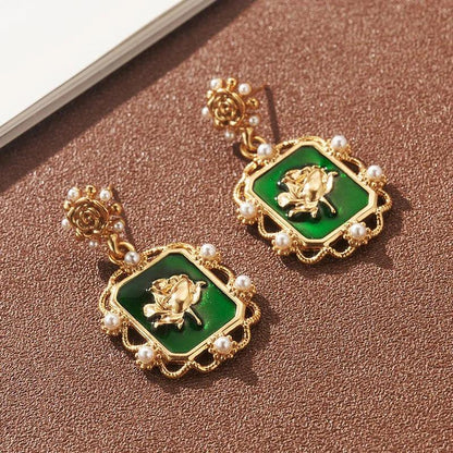 Retro Style Pearl Flower Earrings - Elegant Charme