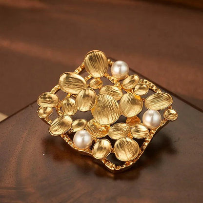Gold Pearl Niche Design Brooch - Elegant Charme