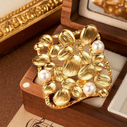 Gold Pearl Niche Design Brooch - Elegant Charme