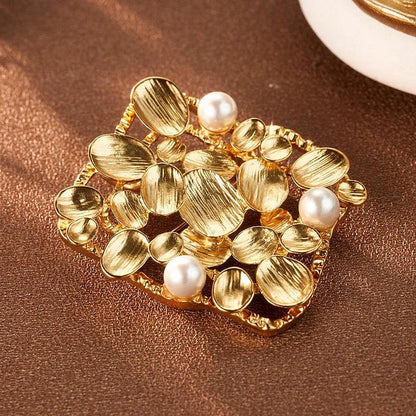 Gold Pearl Niche Design Brooch - Elegant Charme