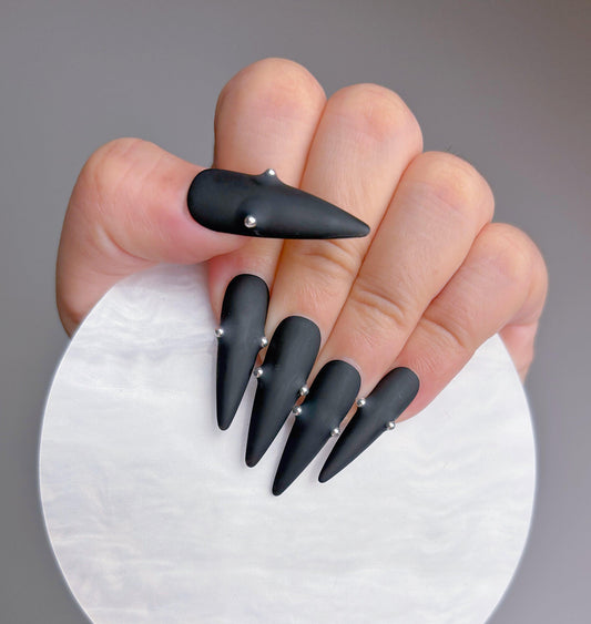 Minimalist Black & Nude Press On Nail - Elegant Charme