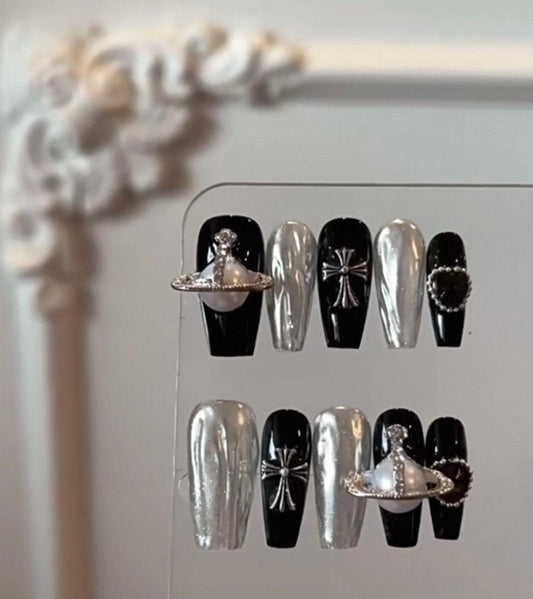 Daily Chic - Black & Silver - Customizable Handcrafted Press On Nails