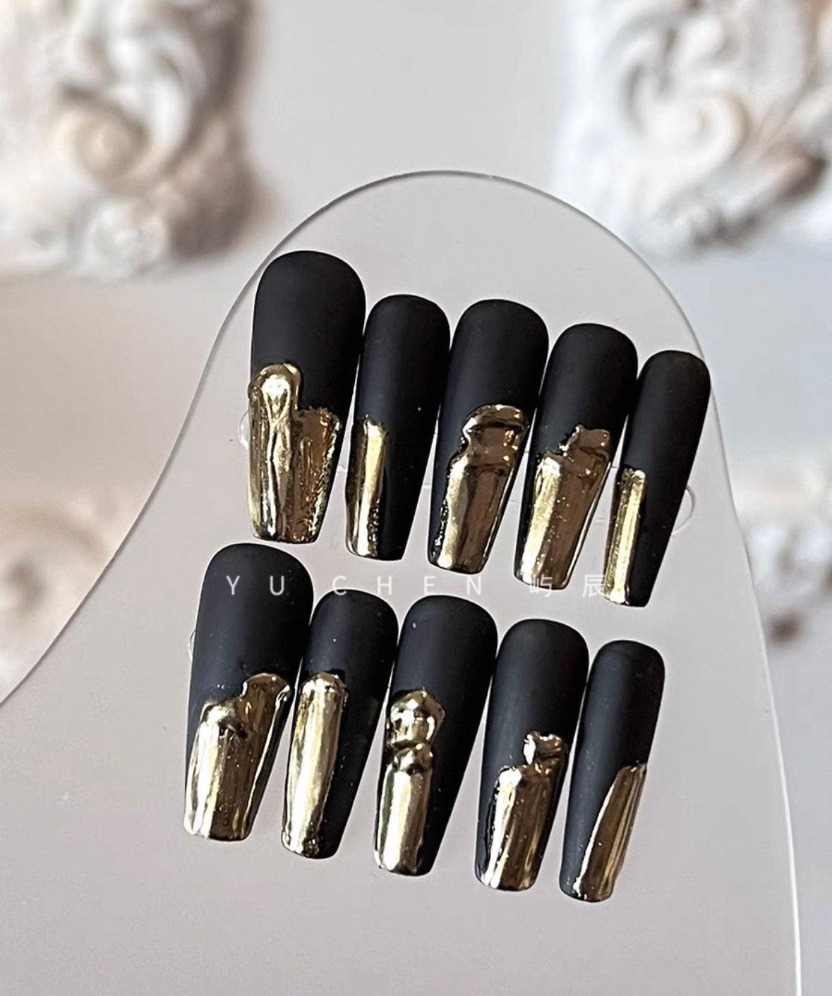 Daily Chic - Black and Gold - Customizable Handcrafted Press On Nails