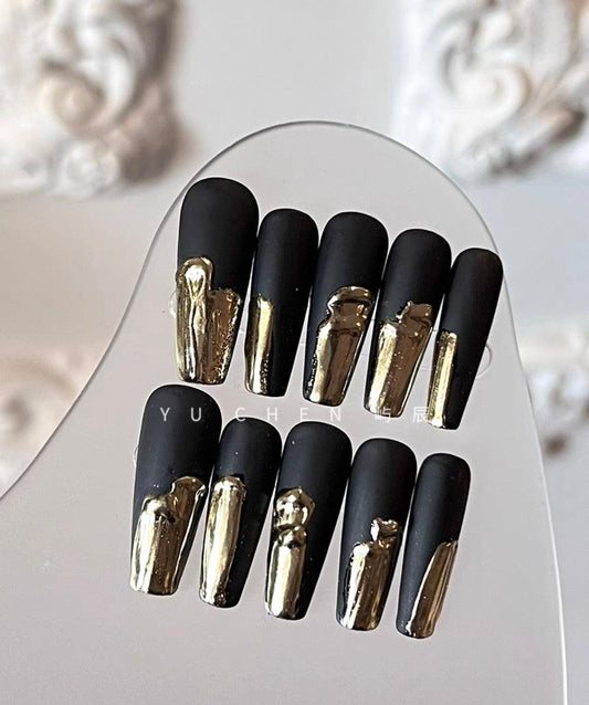 Daily Chic - Black and Gold - Customizable Handcrafted Press On Nails