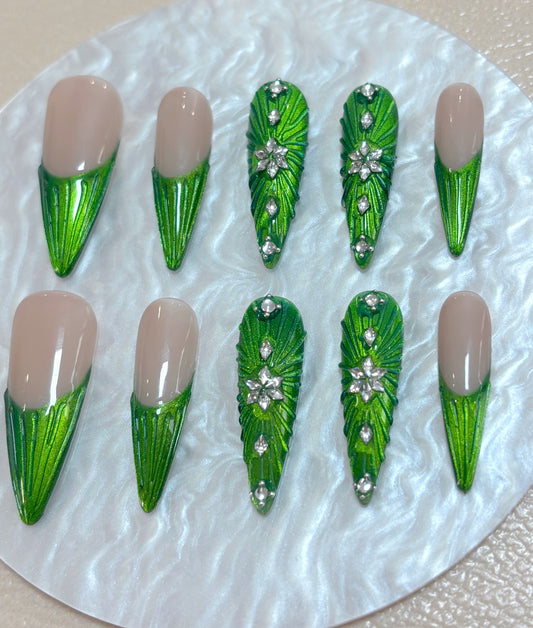 Daily Chic - Emerald Elegance - Customizable Handcrafted Press On Nails