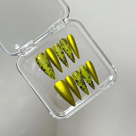 Golden Olive Bloom Nail - Elegant Charme
