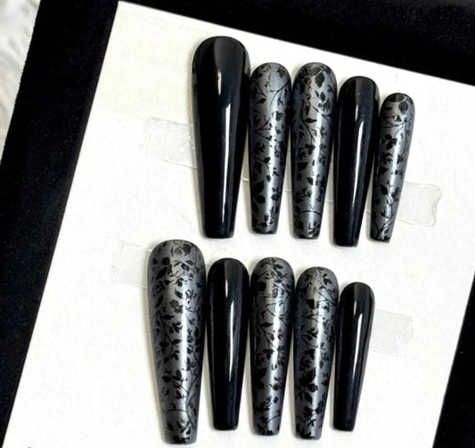 Monochrome Floral Elegance Nail - Elegant Charme