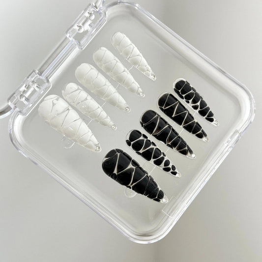 Monochrome Grid Nail - Elegant Charme