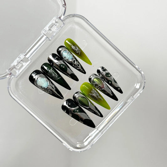 Green Galaxy Nail - Elegant Charme