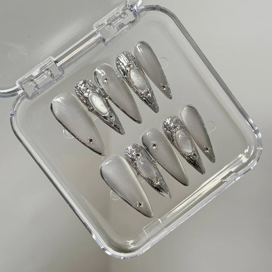Silver Shimmer Claw Nail - Elegant Charme