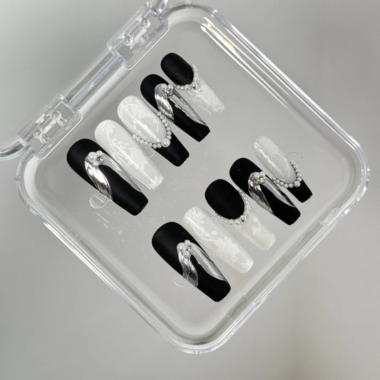 Monochrome Grace Nail - Elegant Charme