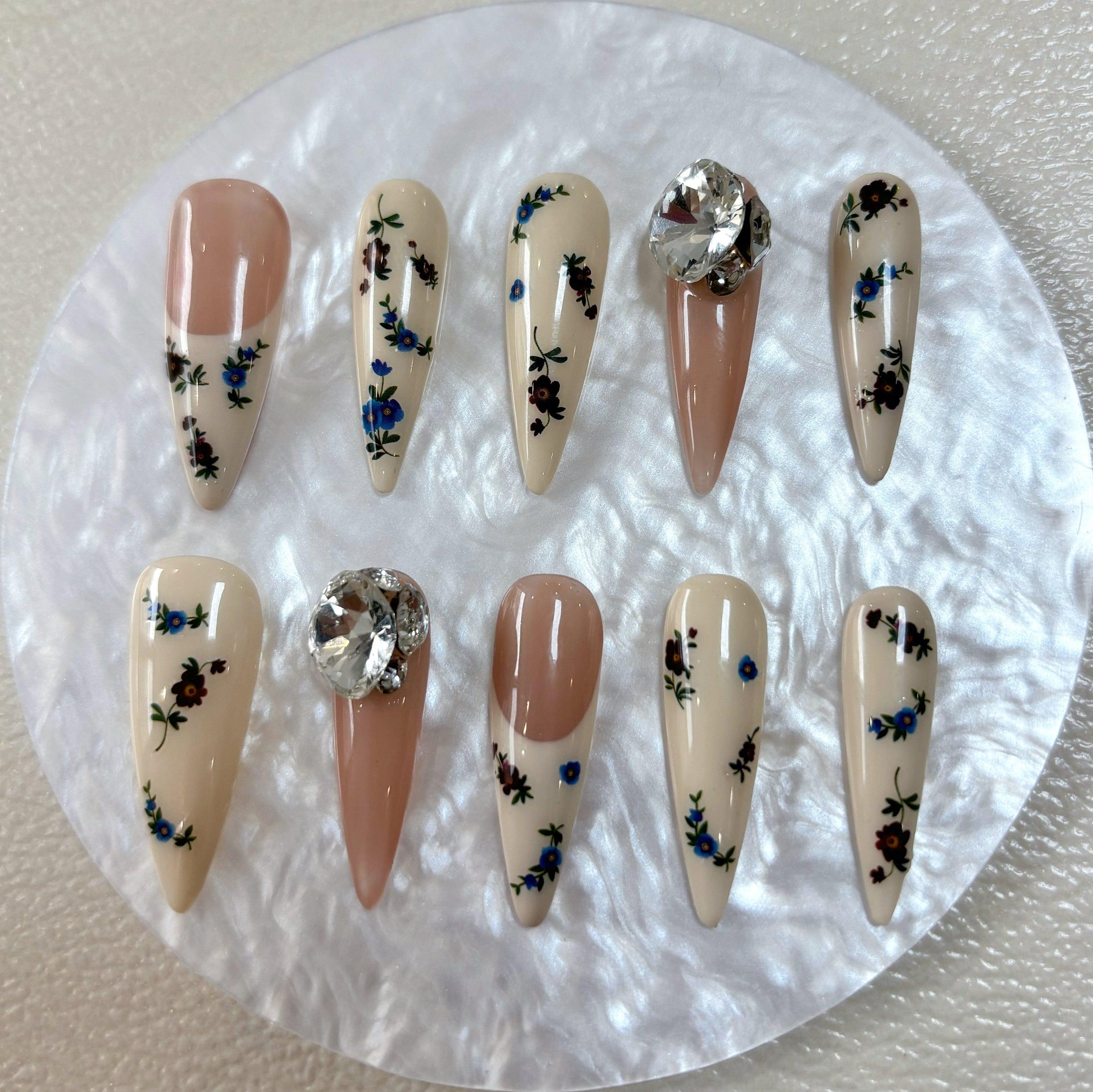 Floral Garden Nail - Elegant Charme