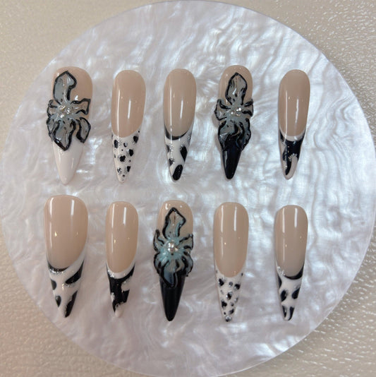 Floral Noir Nail - Elegant Charme
