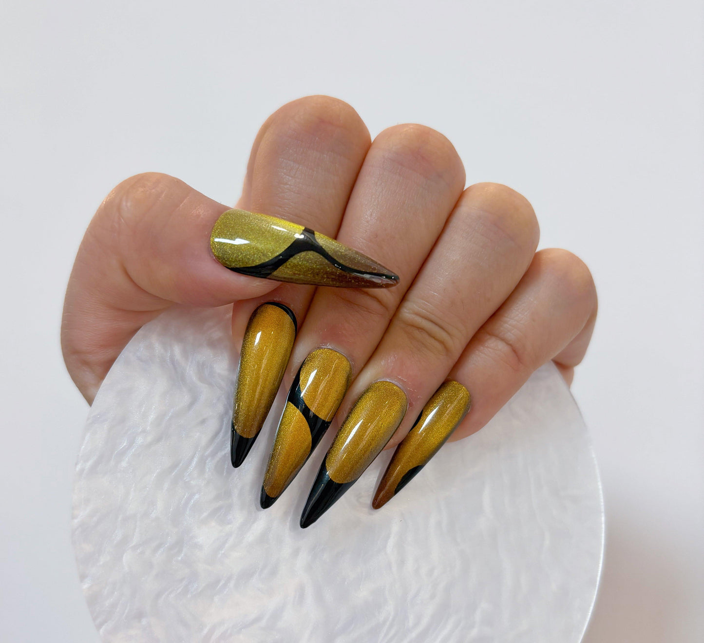 Daily Chic - Golden Black Glow - Customizable Handcrafted Press On Nails