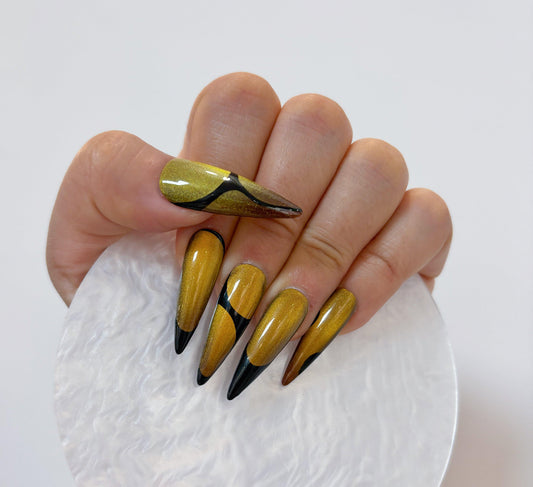 Daily Chic - Golden Black Glow - Customizable Handcrafted Press On Nails