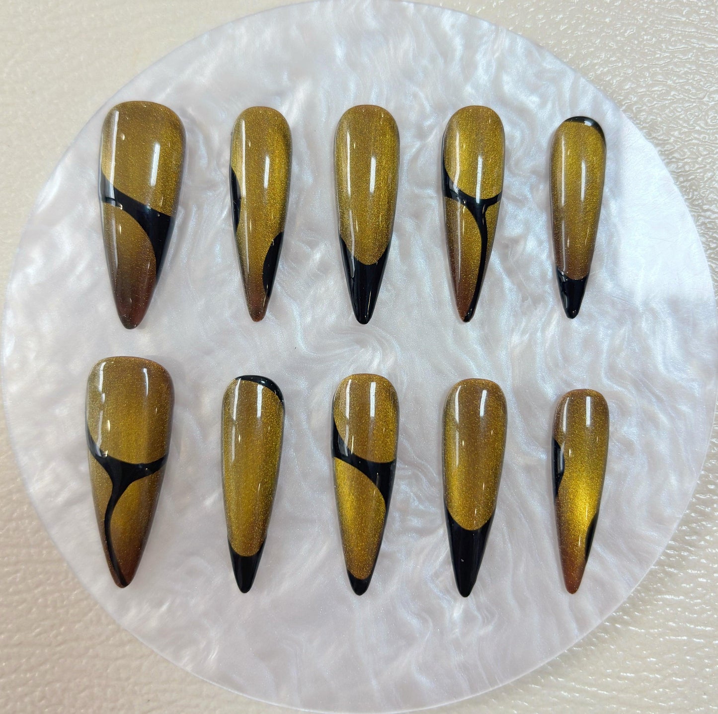 Daily Chic - Golden Black Glow - Customizable Handcrafted Press On Nails