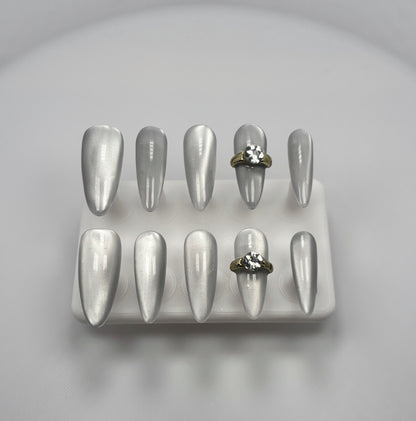 Daily Chic - Silver Ring Shimmer - Customizable Handcrafted Press On Nails